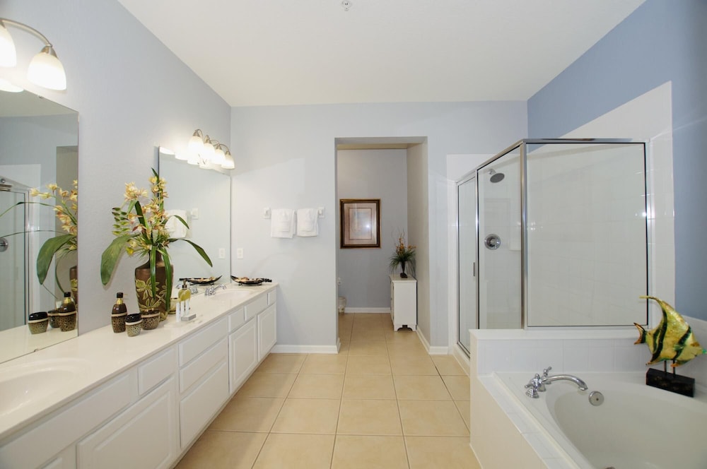 Vista Cay Luxury 4 Bedroom Condo 3122