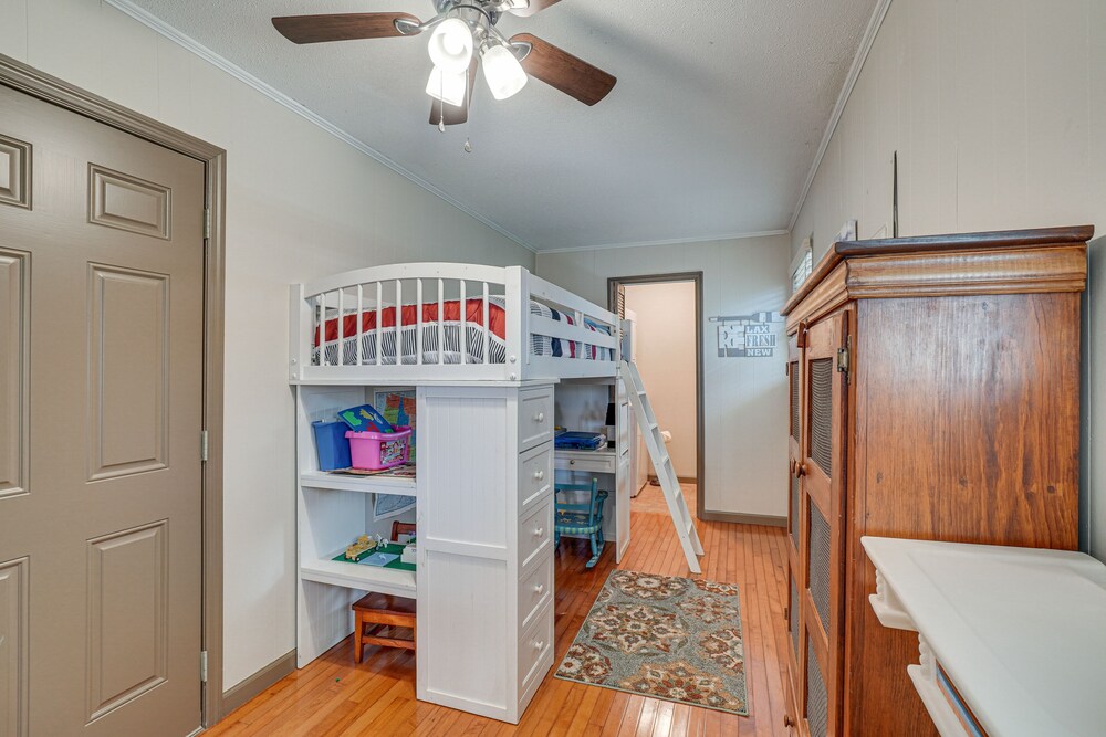Decatur Oasis - Private Pool, Hot Tub & Deck! view 3