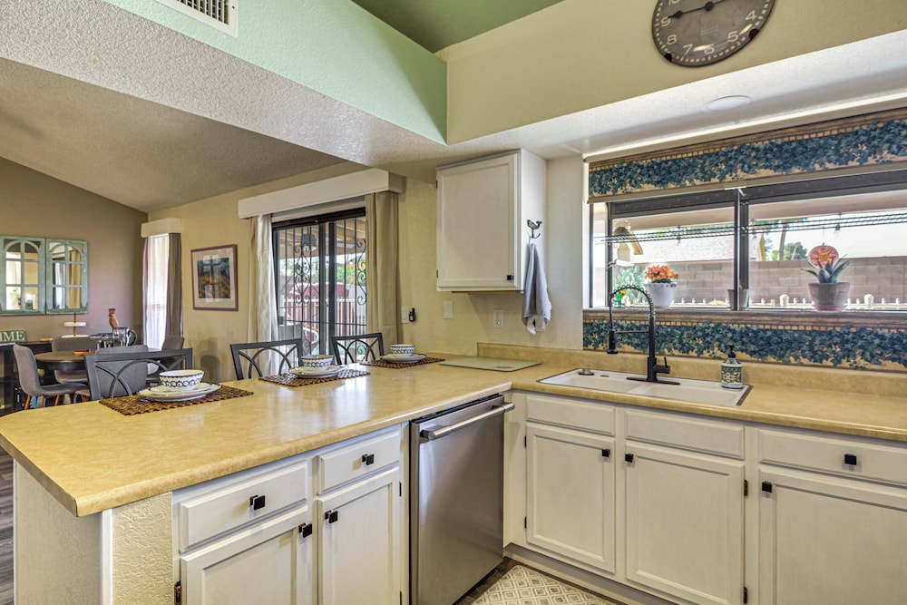 'coyote Casa' w/ Mtn Views in Tuscon Desert Oasis