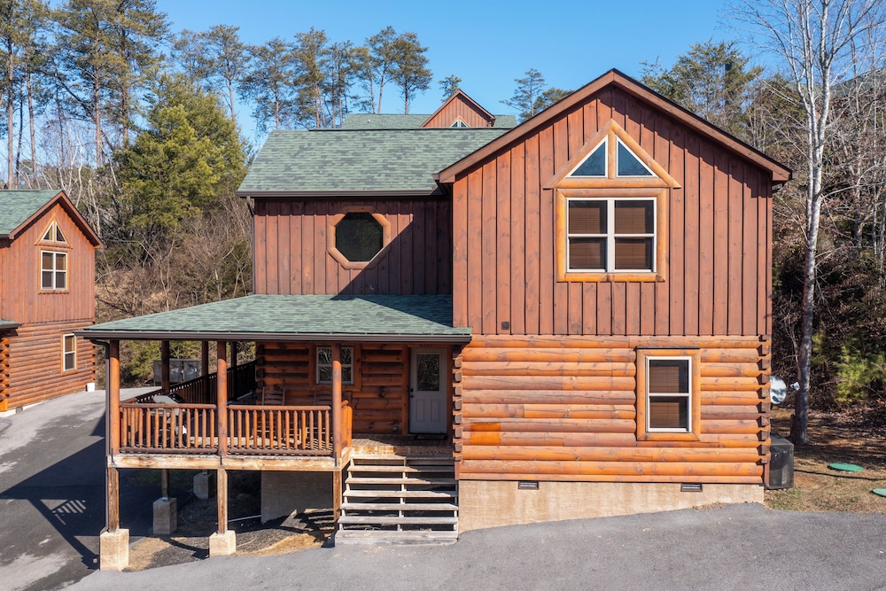 Chilling Bear Lodge