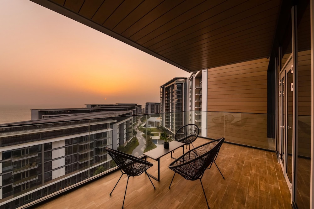 Stunning Sea Views on Dubai s New Luxury Island