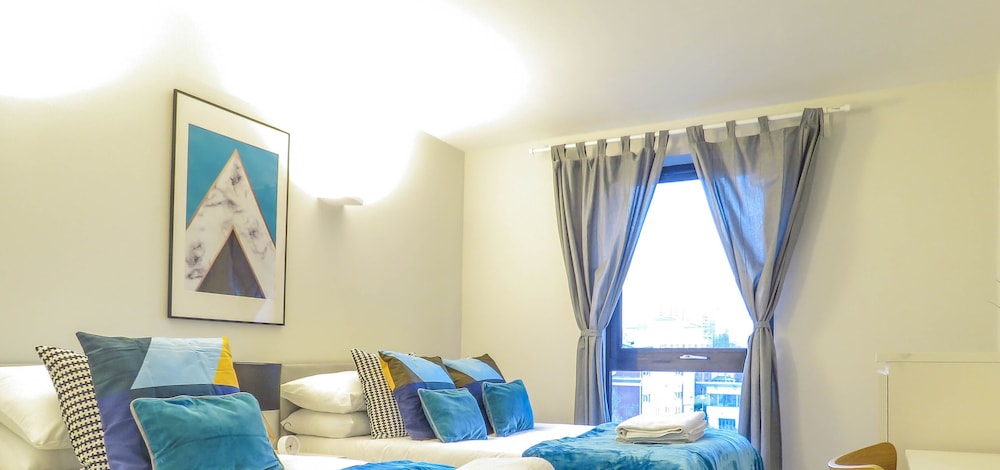 Tudors eSuites City Centre House view 3