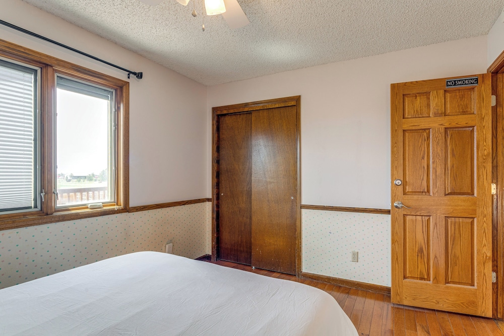 Stylish Aurora Farmhouse w/ Deck, Animals On-site! view 2