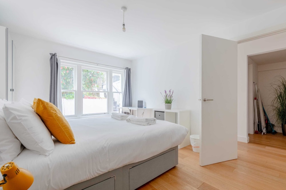 Homely 2BD Flat W/private Patio Near Maida Vale!