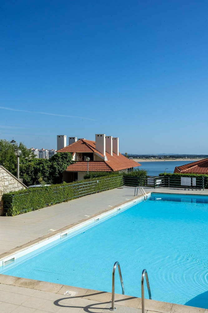 Cais in S o Martinho do Porto