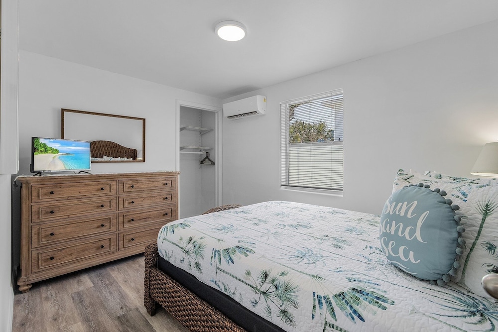 412/815 Tropical Tide Duplex: 4bd, Walk To Times Square! 4 Bedroom Home