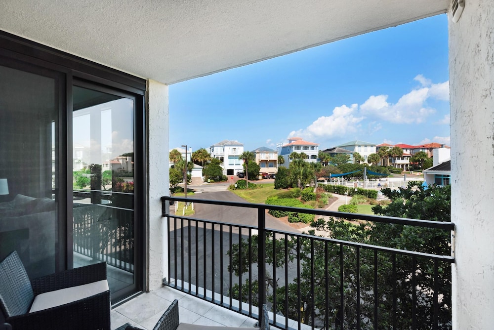 Enclave 201b- Two Pina Coladas view 3