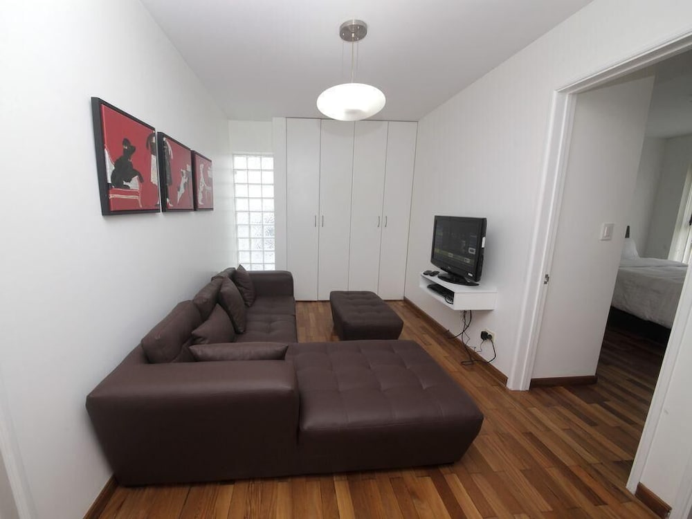 Great Location Walking Distance to Larcomar and Wong view 2
