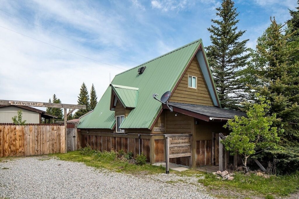 Ravens Heart Cabin view 5