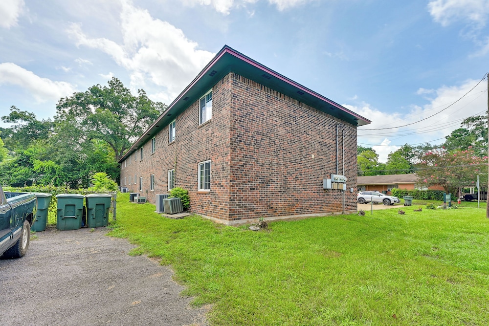 2 Mi to Historic Dtwn Nacogdoches: Cozy Apartment!