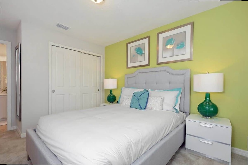 Modern 4BR w Patio Resort Pool Compass Bay