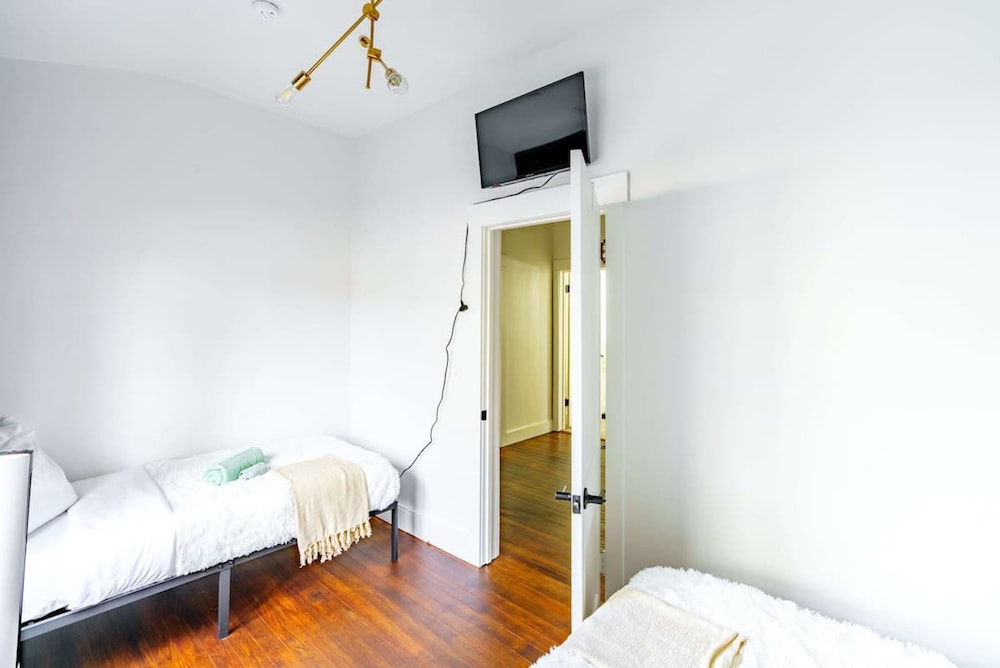 Prime Location Clean Top Rated Free Parking