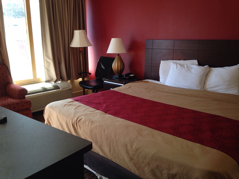 Birmingham Vacations - Parkway Inn of Birmingham - Property Image 2