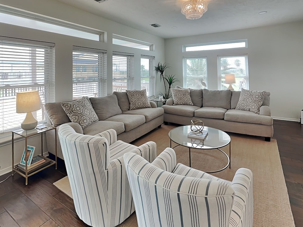 West Bay Getaway by Ryson Vacation Rentals