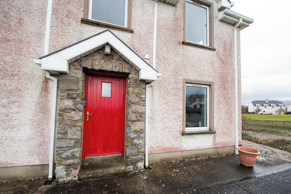 Fishery Cottages - Bundoran view 3