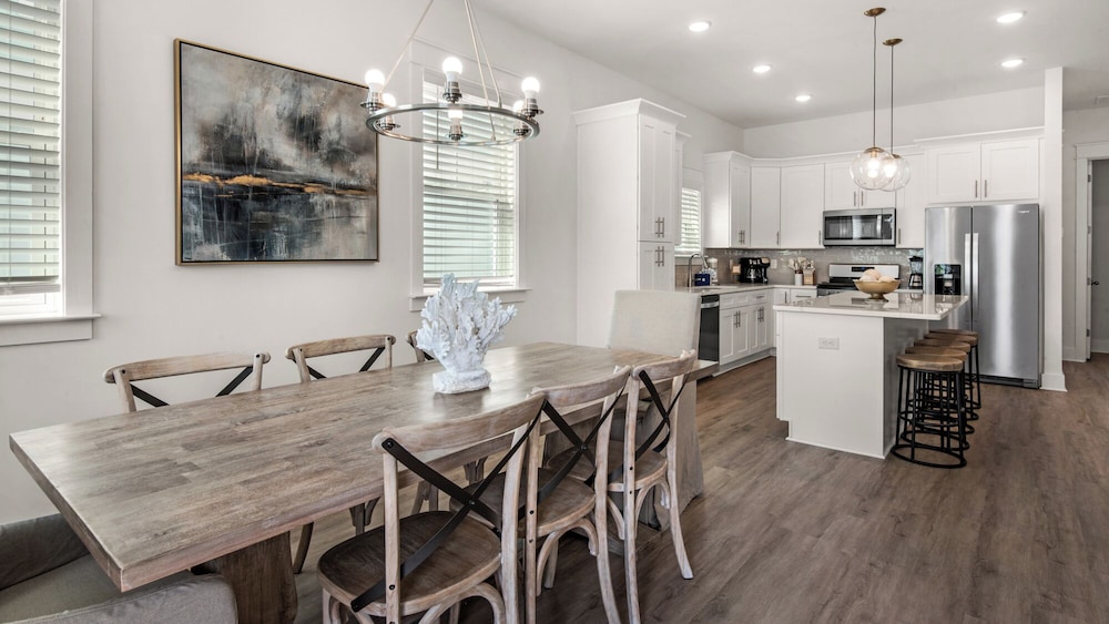 Sleep up to 28 - 2 Homes Side by Side - Close to Beach & Community Pool!