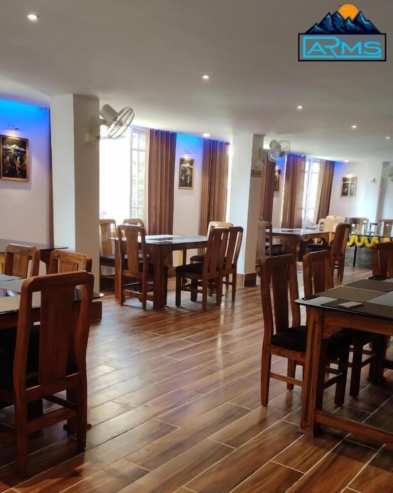 HOTEL ARMS