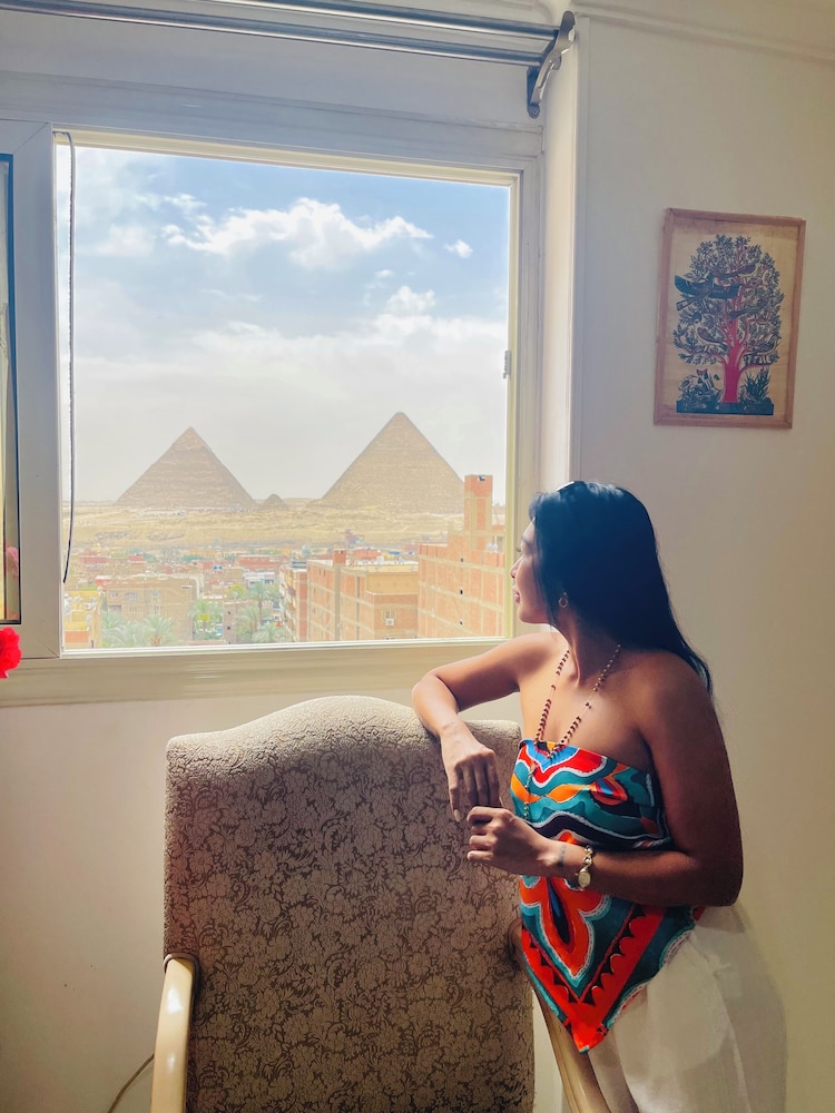 Bastet Pyramids View Inn