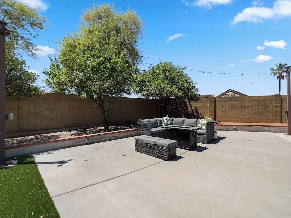 Chandler oasis with pool & hot tub