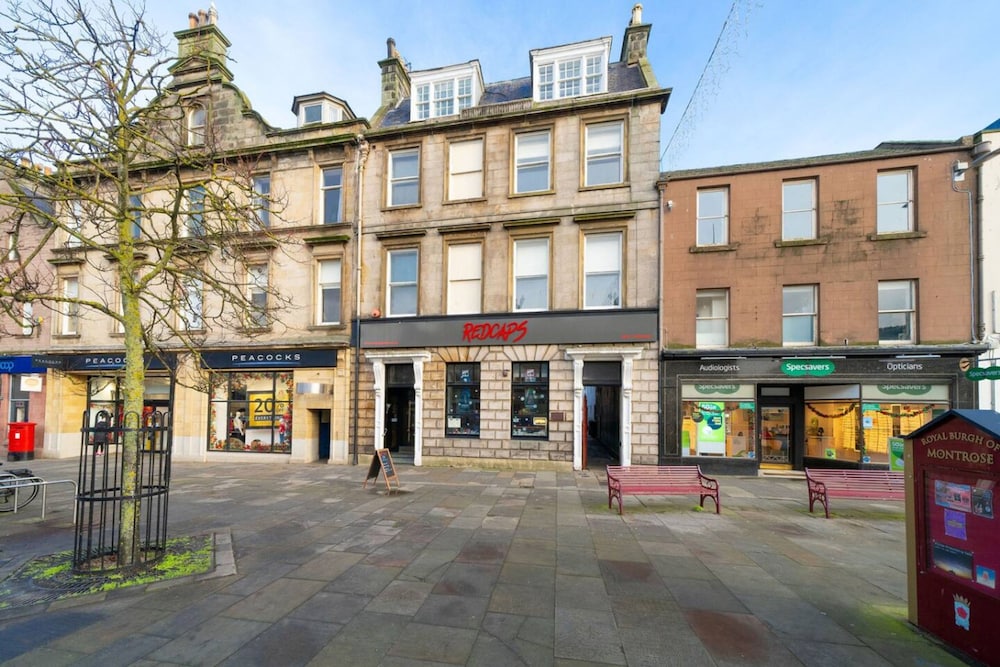 Lochside Apartment C
