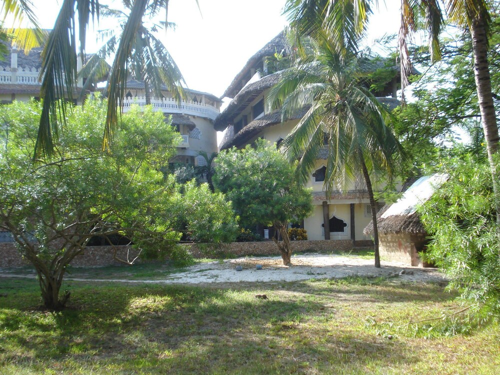 Coconut Beach Apartments