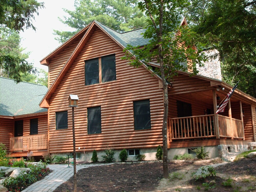 Upscale Fryeburg Cabin: Hot Tub + Billiards Table! view 4