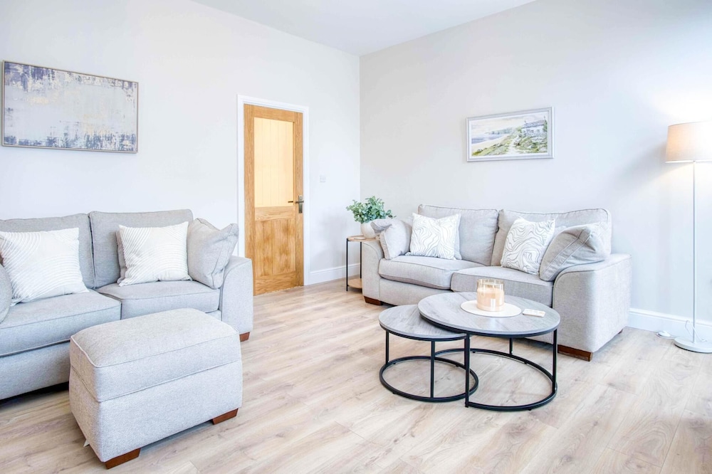 Seascape Retreat - 3 Bedroom Flat - Porthcawl