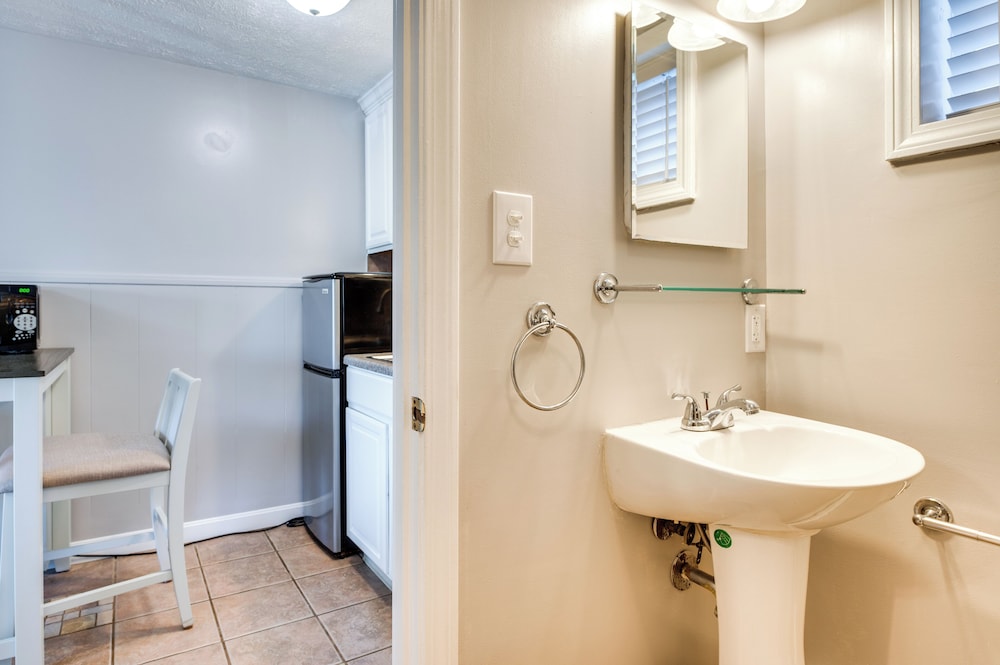 'beachfront 14' Condo on Old Orchard Beach