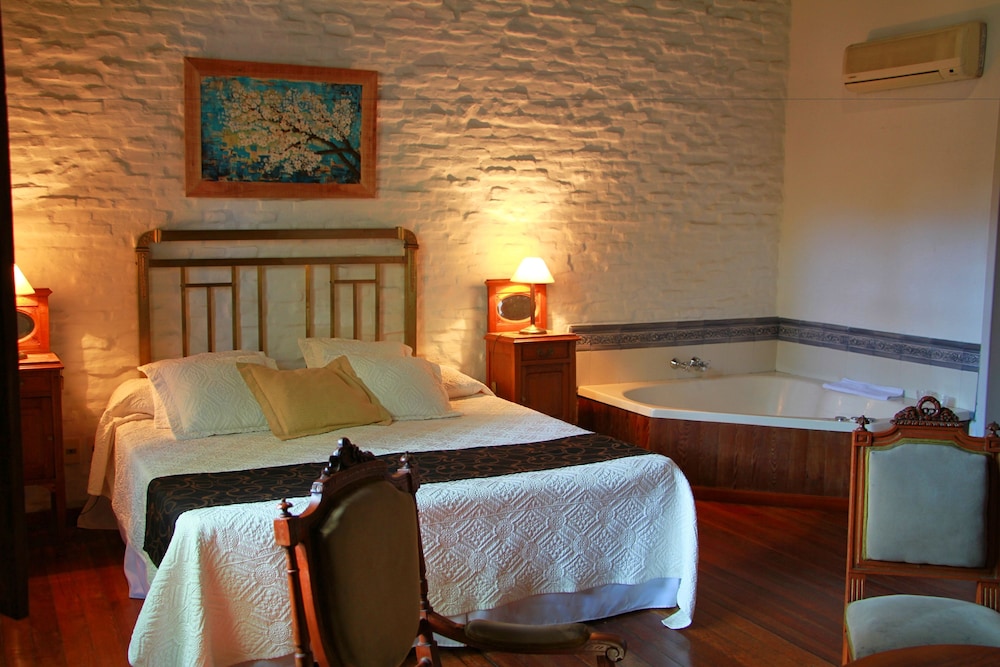 La Manuel Lobo Posada