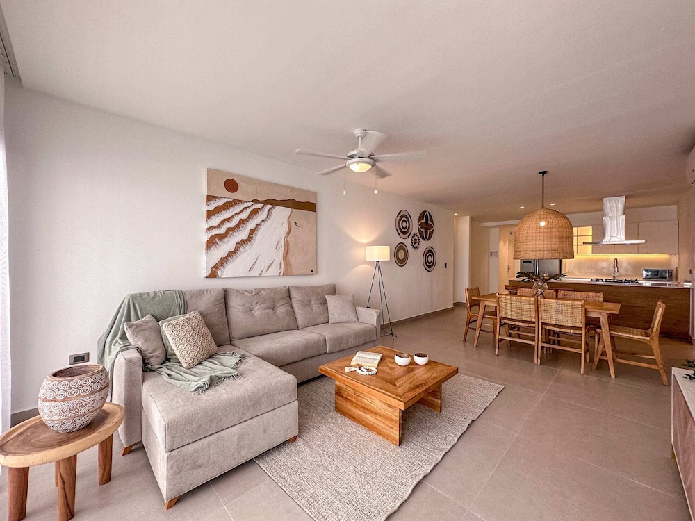 Luxury 3 Bedroom Apartment at the Beach