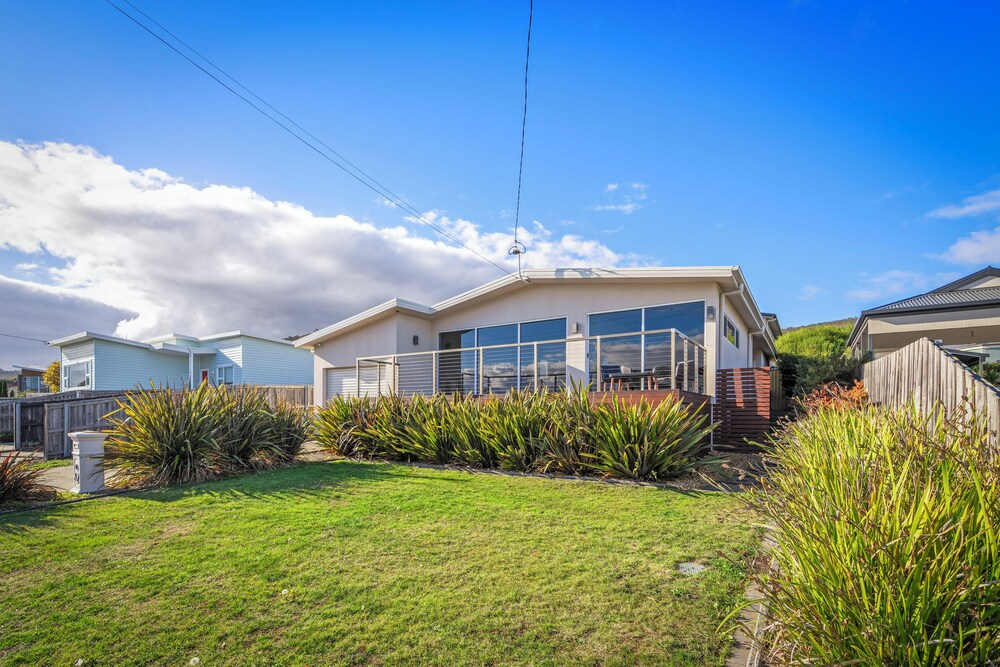 Tranquil Tranmere- City Views- 3 Bedroom