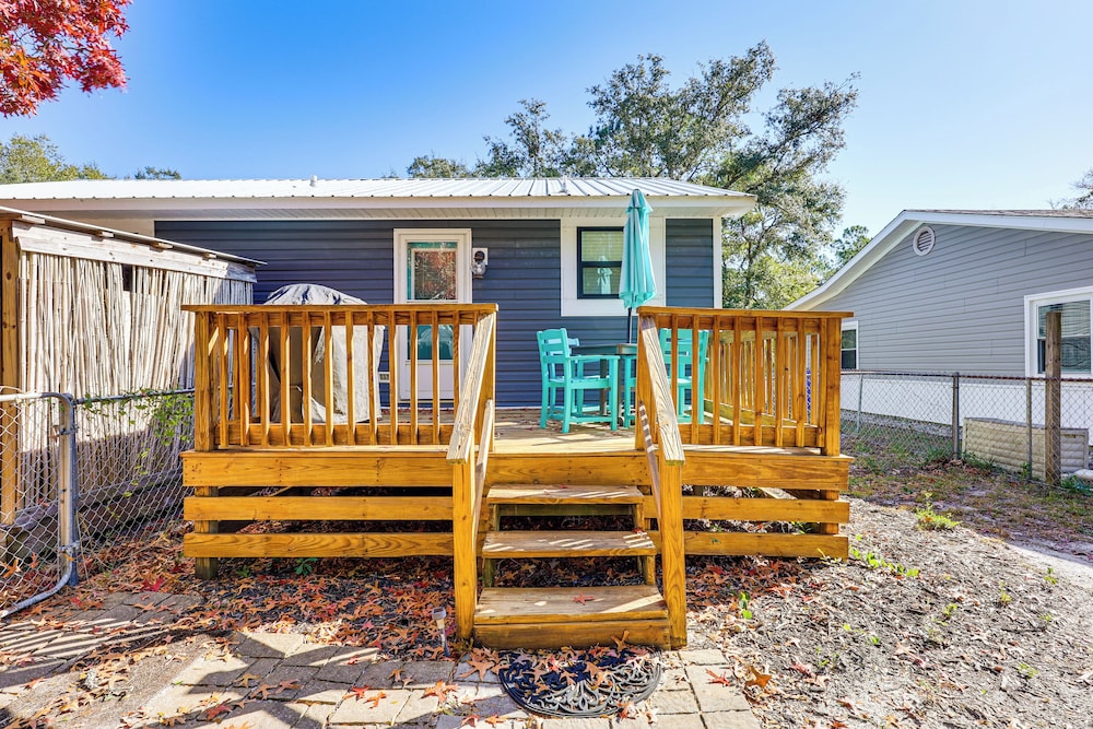 Play & Unwind, Oak Island Home < 2 Mi to Beach!