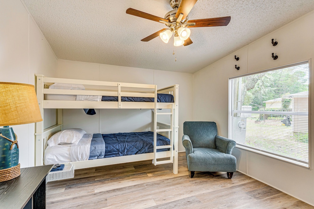 Home Near Navarre & Pensacola Beaches!