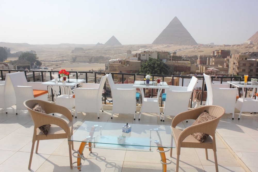 Sunrise Pyramids Inn