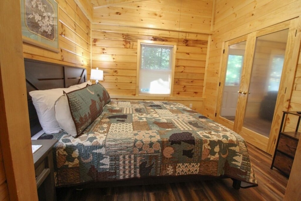 282 Cozy Cub 1 Bedroom Cabin