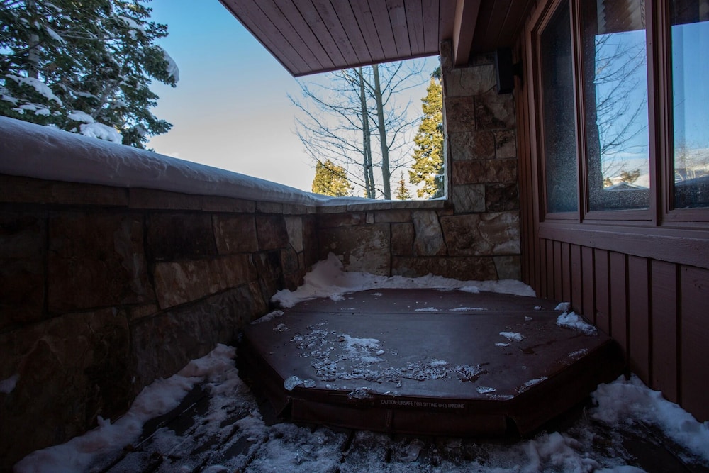 Ridge at Deer Valley Resort - Three Bedroom Condo with Hot Tub #16 3 Condo
