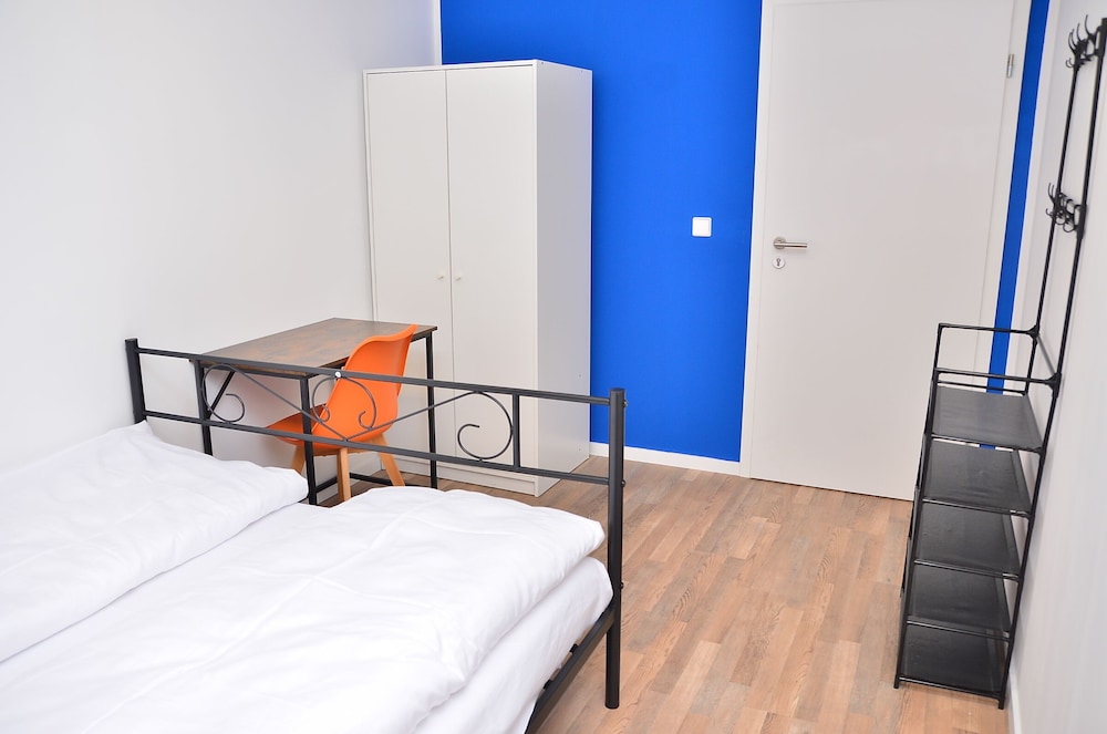XENON HOSTELS UG