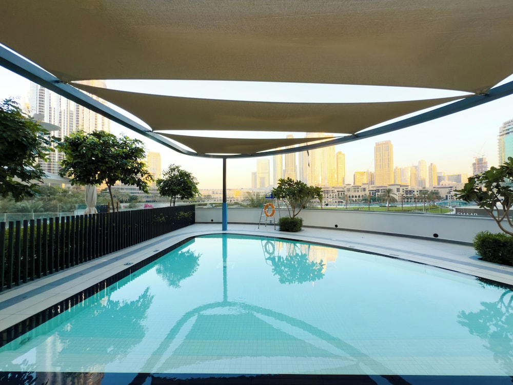 One Lux Stay Grande Signature Residences