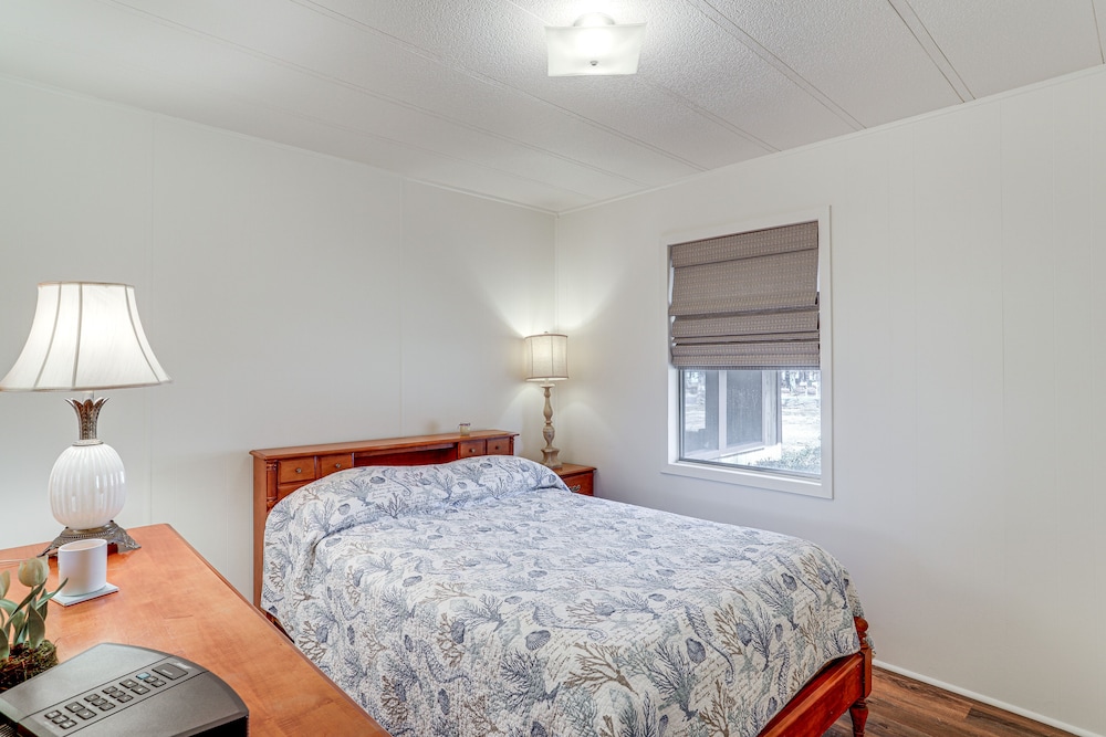 Pet-friendly Higden Getaway < 1 Mi to Marina! view 5