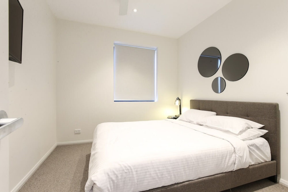 Gorgeous 2-bed Apartment By Shops