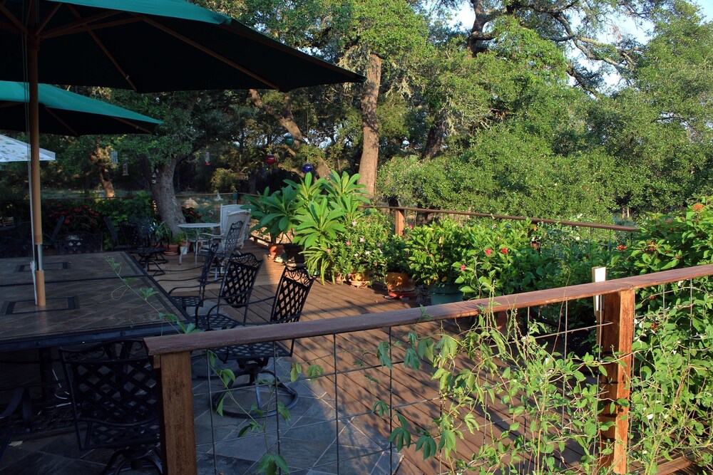 Prow'd House Bed & Breakfast
