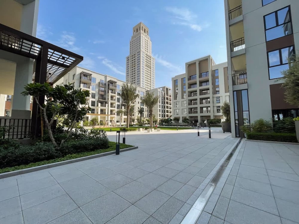 Elegant 4-bedroom Apartment Perfect for Families in Dubai Creek Harbour