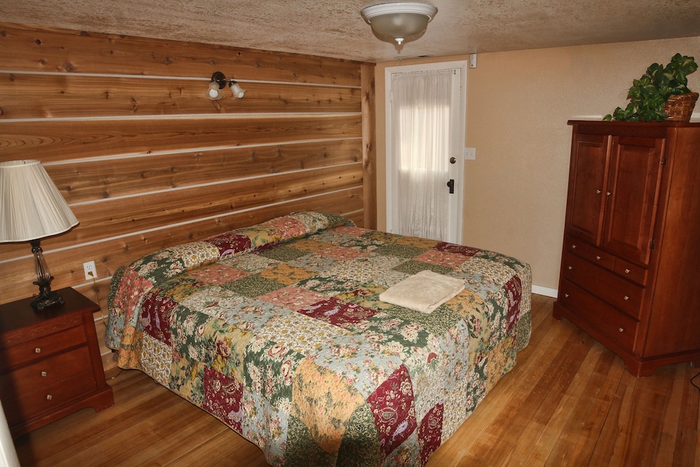 Tiny Town Cabins - Property Image 15