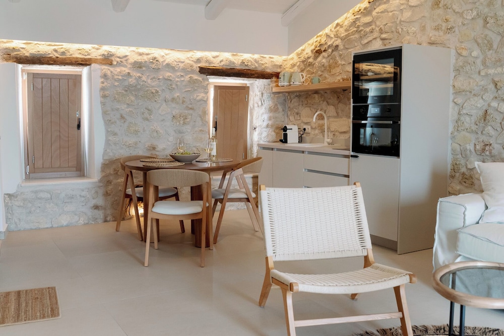 Oceanis Suites Living Parga