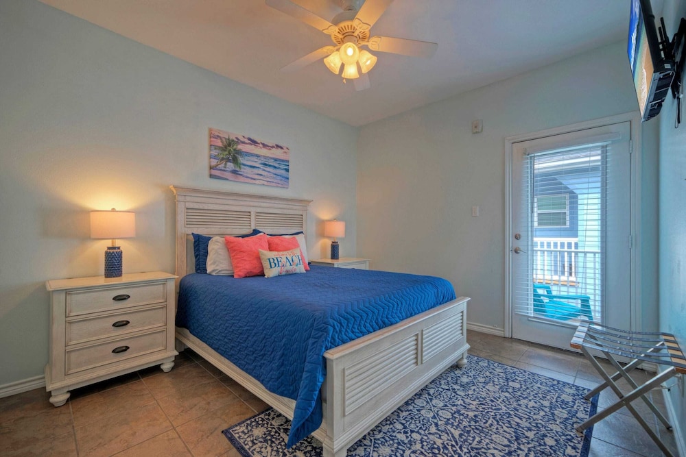 Sleeps 14 w/ Pool, Mins to the Beach Two Condos at Costa Bahia