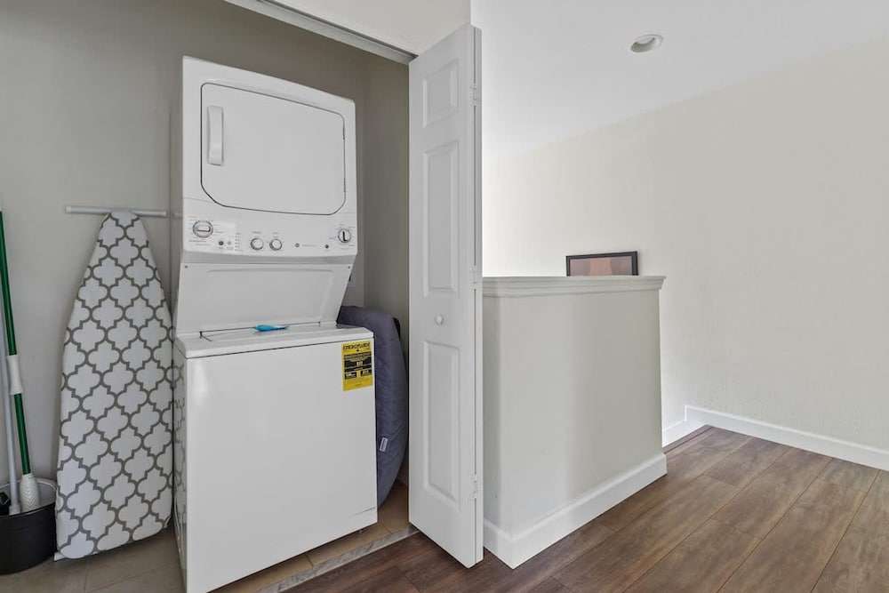 Pet Friendly 4 BR With Hot Tub Ro2761n