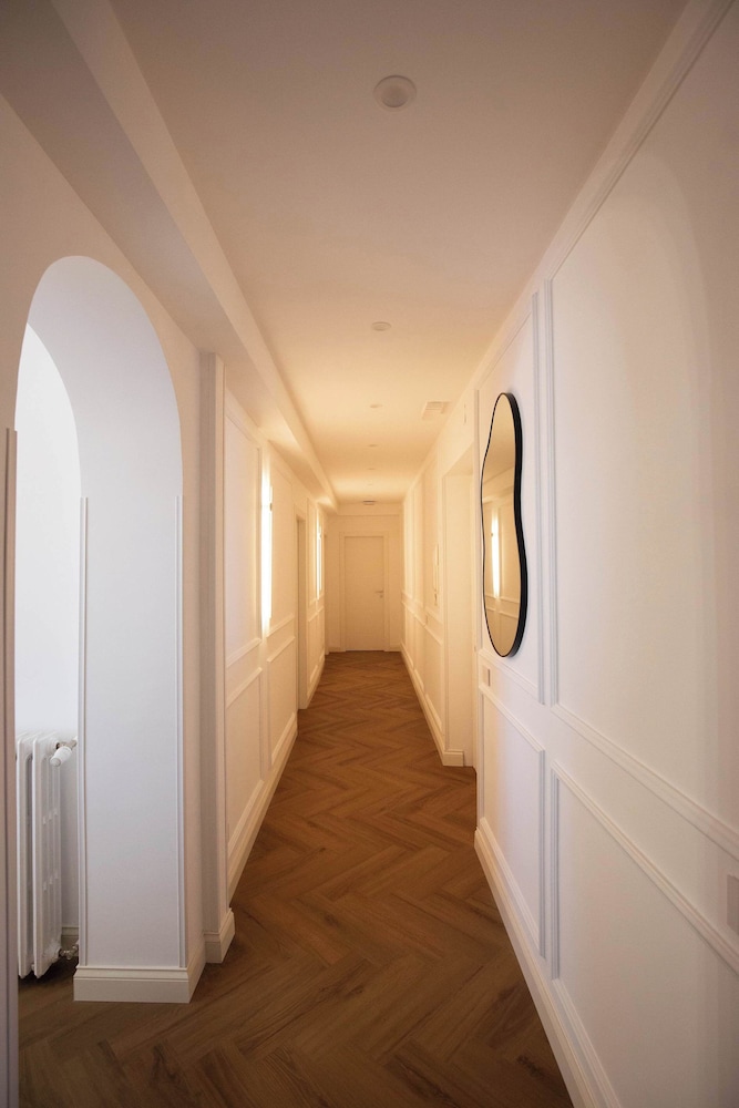 Colosseum Holidays - Luxury 3 Bedroom Apartment
