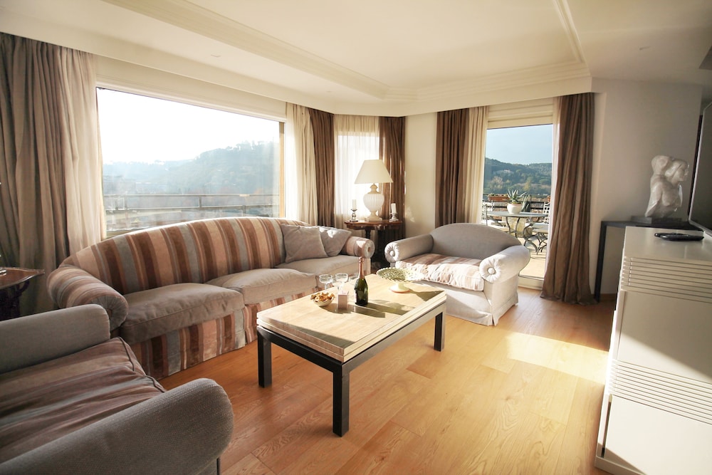 Wonder Luxurious Terrace