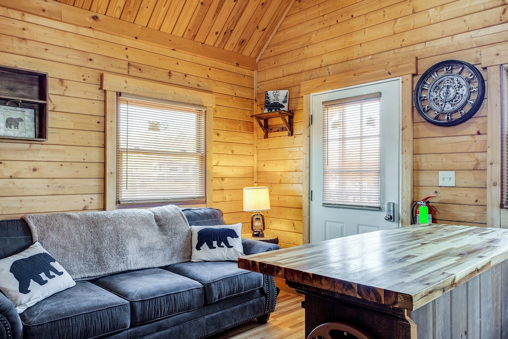 Fire Pit + Pool Access: Cozy Cabin in Sevierville!