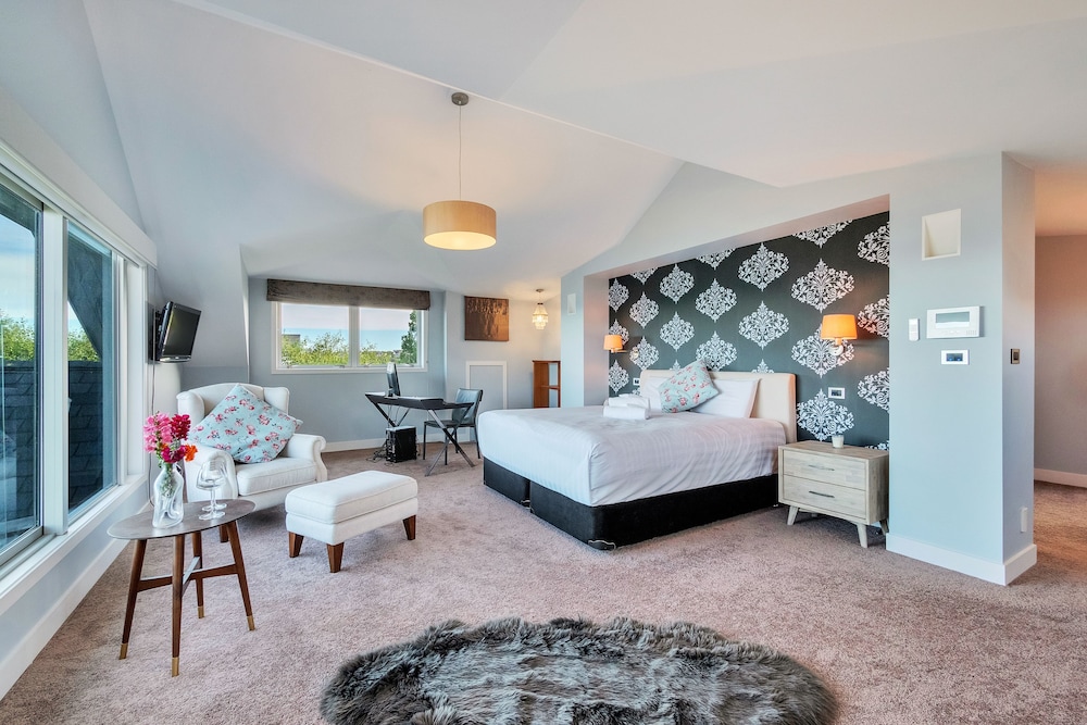 Elegant Sea-View Villa on the Northshore view 3